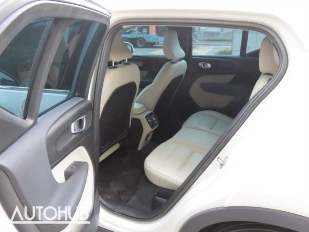 볼보 XC40 B4 AWD 얼티메이트 브라이트 이미지 15