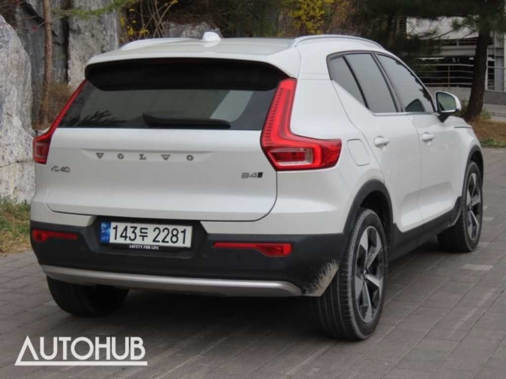 볼보 XC40 B4 AWD 얼티메이트 브라이트 이미지 3