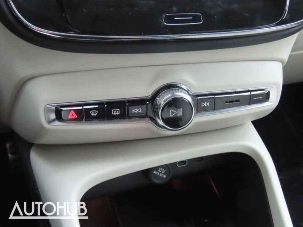 볼보 XC40 B4 AWD 얼티메이트 브라이트 이미지 8