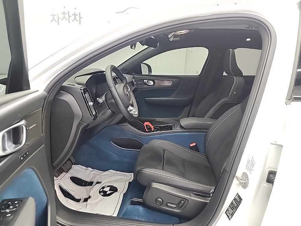 볼보 C40 리차지 트윈 얼티메이트 AWD 이미지 11