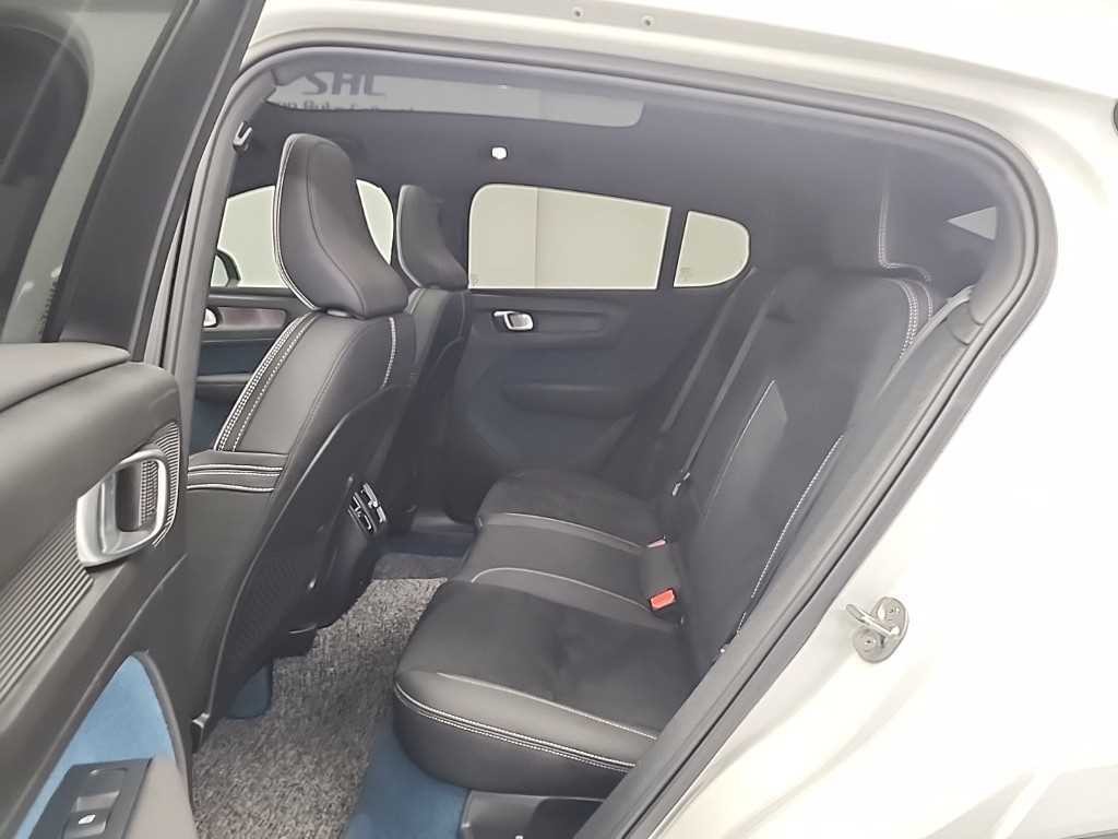 볼보 C40 리차지 트윈 얼티메이트 AWD 이미지 12