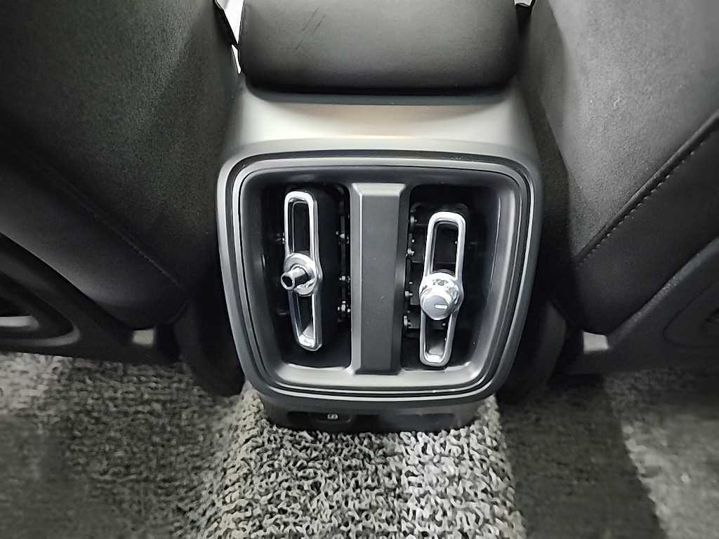 볼보 C40 리차지 트윈 얼티메이트 AWD 이미지 13