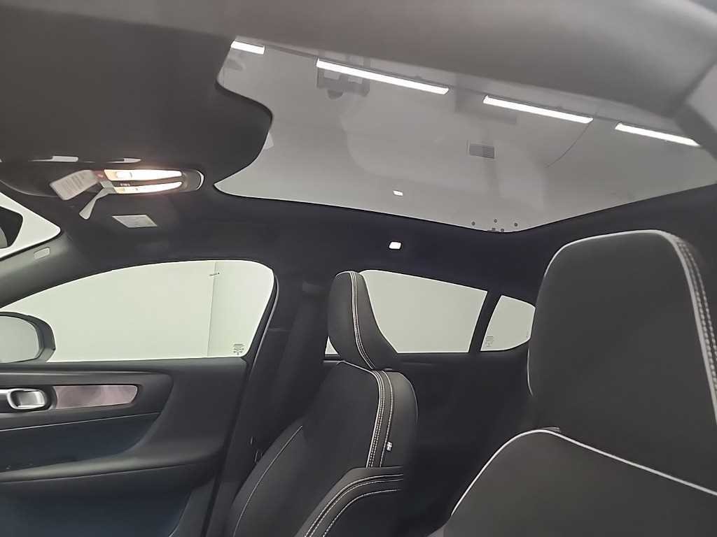 볼보 C40 리차지 트윈 얼티메이트 AWD 이미지 14