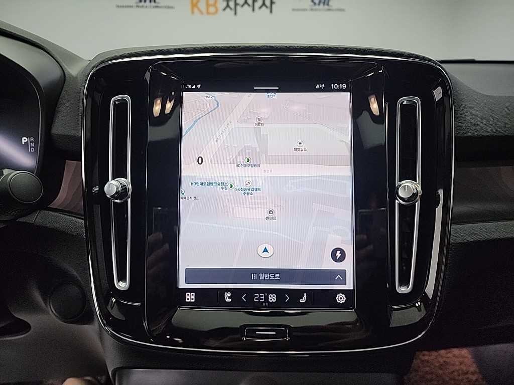 볼보 C40 리차지 트윈 얼티메이트 AWD 이미지 15