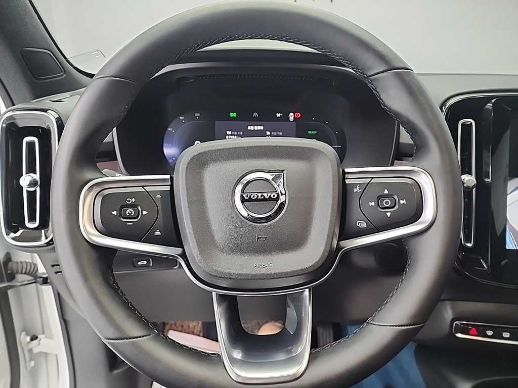 볼보 C40 리차지 트윈 얼티메이트 AWD 이미지 9