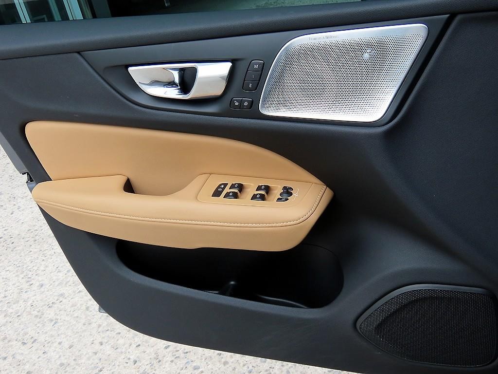 볼보 V60 V60 크로스 컨트리 2세대 2.0 T5 프로 AWD 이미지 12