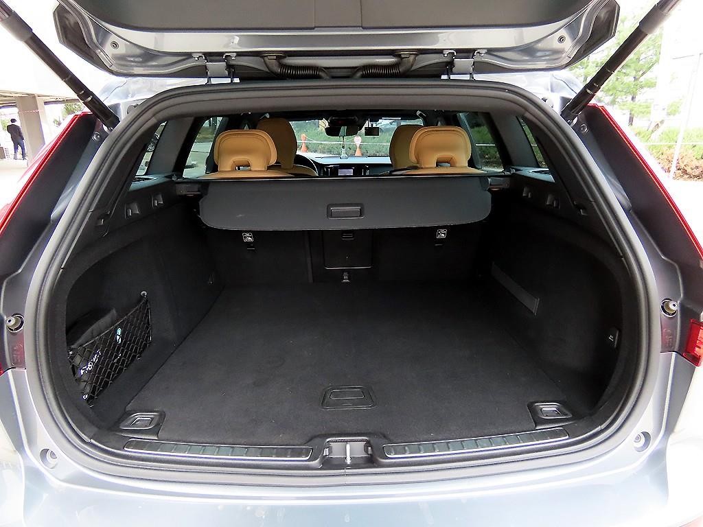 볼보 V60 V60 크로스 컨트리 2세대 2.0 T5 프로 AWD 이미지 17