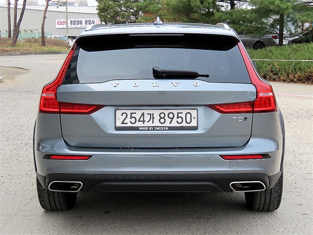 볼보 V60 V60 크로스 컨트리 2세대 2.0 T5 프로 AWD 이미지 4