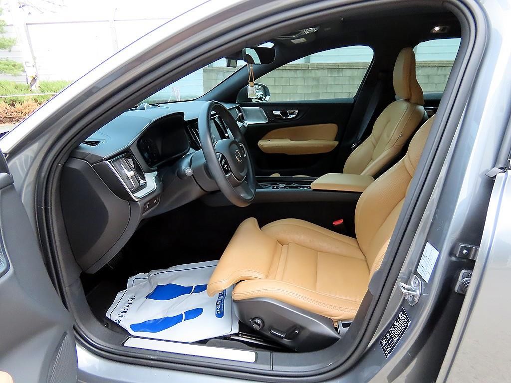볼보 V60 V60 크로스 컨트리 2세대 2.0 T5 프로 AWD 이미지 5