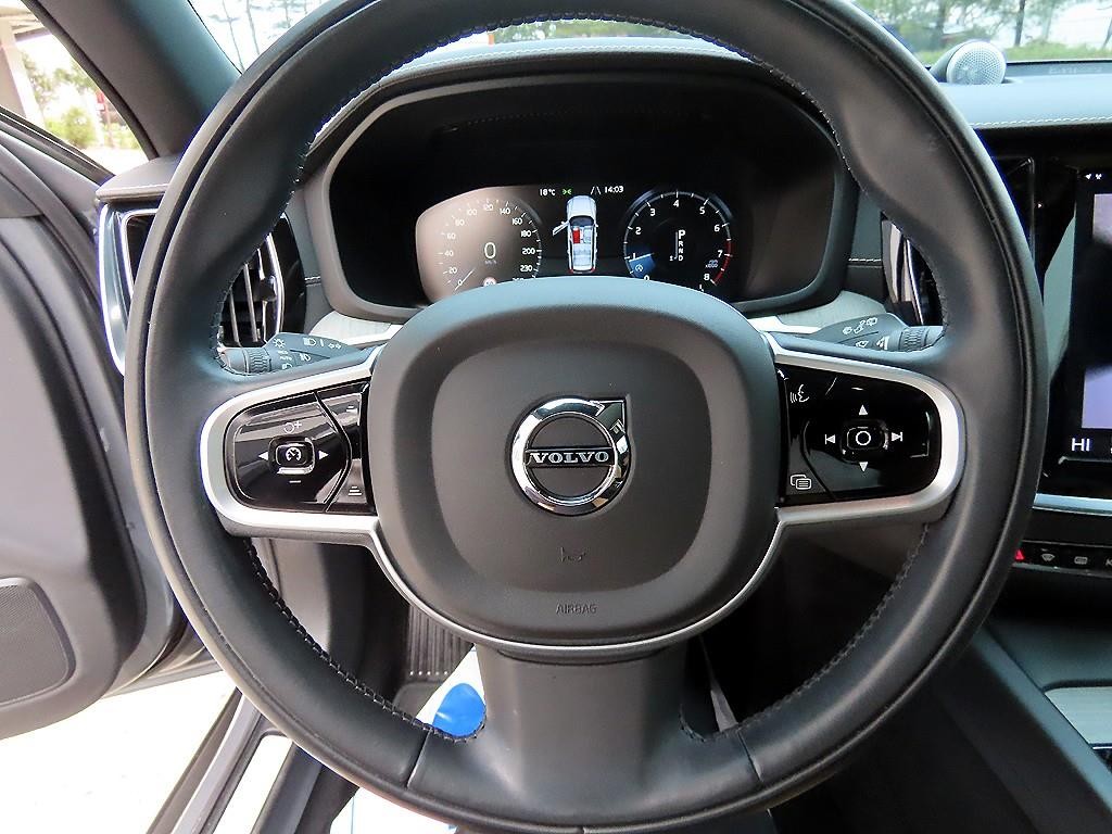 볼보 V60 V60 크로스 컨트리 2세대 2.0 T5 프로 AWD 이미지 8