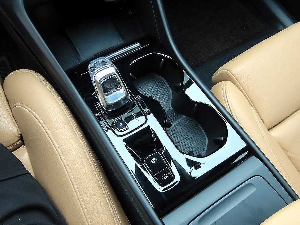 볼보 XC40 B4 AWD 인스크립션 이미지 10