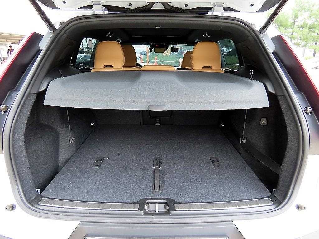 볼보 XC40 B4 AWD 인스크립션 이미지 18