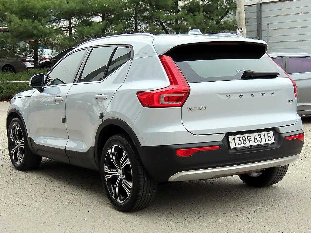볼보 XC40 B4 AWD 인스크립션 이미지 3
