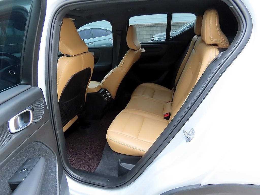 볼보 XC40 B4 AWD 인스크립션 이미지 6
