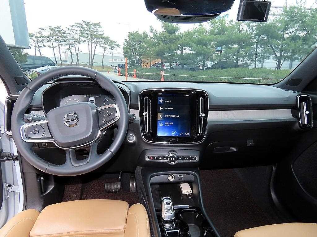 볼보 XC40 B4 AWD 인스크립션 이미지 7