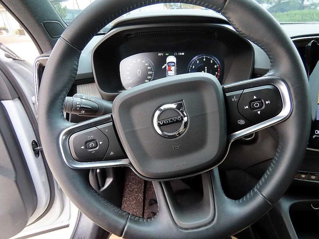 볼보 XC40 B4 AWD 인스크립션 이미지 8