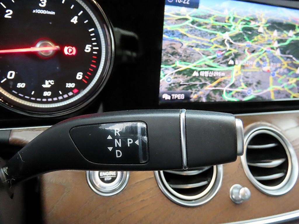 벤츠 E 클래스 E-클래스 W213 E220d 4MATIC 익스클루시브 이미지 10