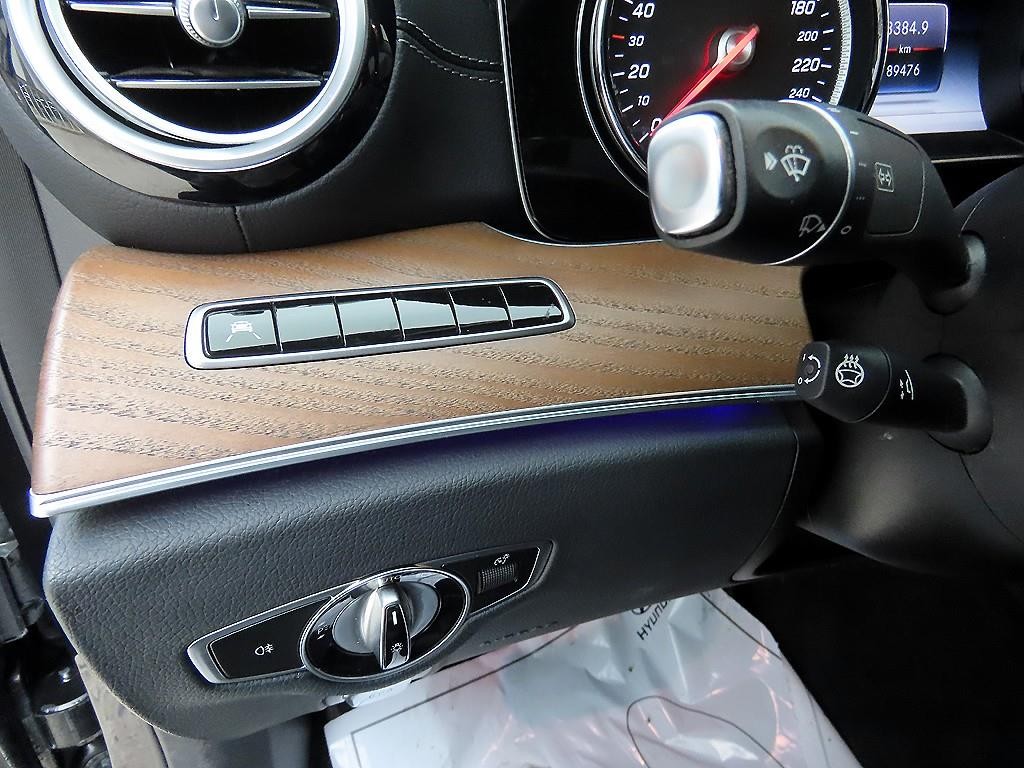 벤츠 E 클래스 E-클래스 W213 E220d 4MATIC 익스클루시브 이미지 11
