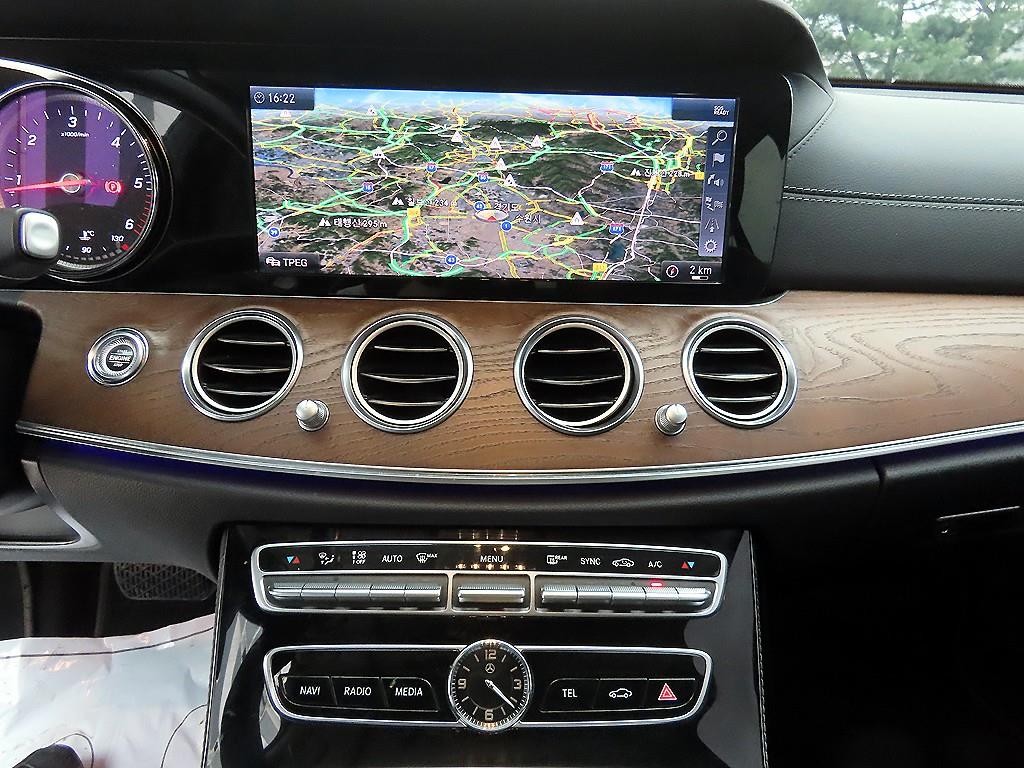 벤츠 E 클래스 E-클래스 W213 E220d 4MATIC 익스클루시브 이미지 13
