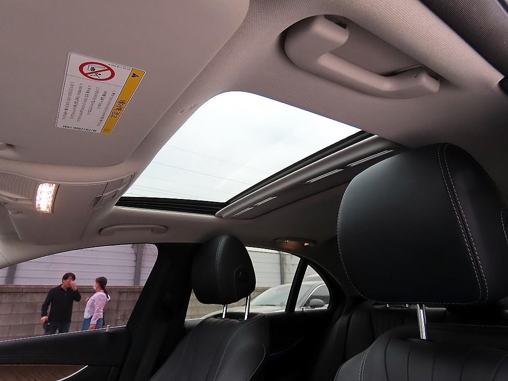 벤츠 E 클래스 E-클래스 W213 E220d 4MATIC 익스클루시브 이미지 17