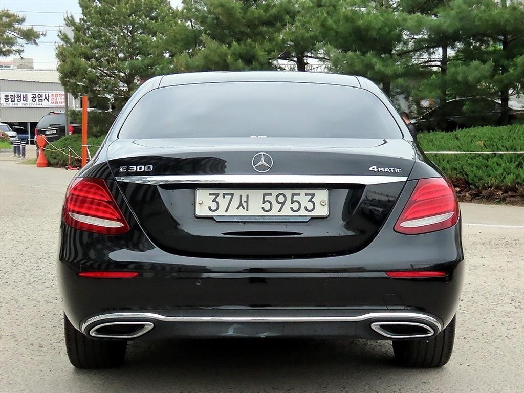 벤츠 E 클래스 E-클래스 W213 E220d 4MATIC 익스클루시브 이미지 4