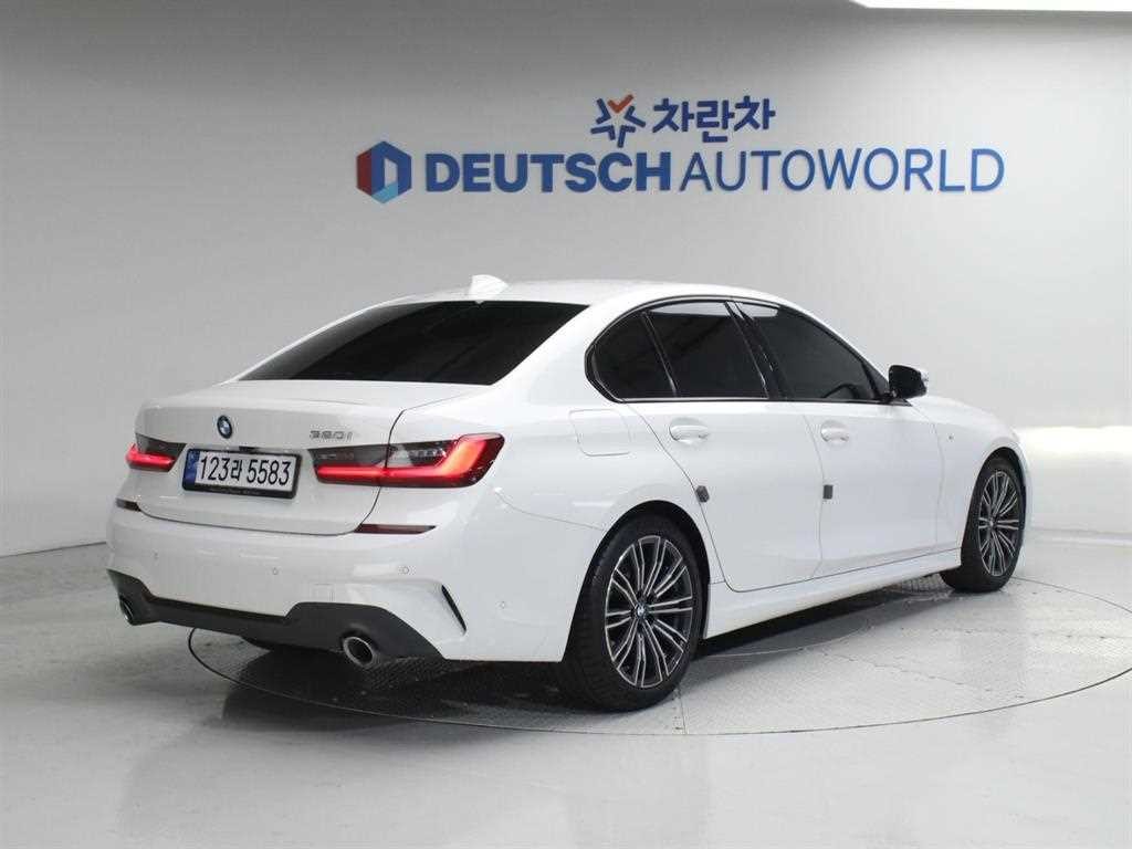 BMW 3시리즈 3시리즈 (G20) 320i M 스포츠 이미지 2