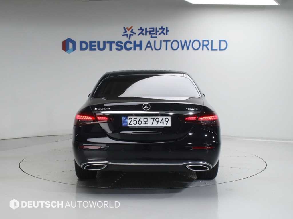 벤츠 E 클래스 E-클래스 W213 E220d 4MATIC 익스클루시브 이미지 4