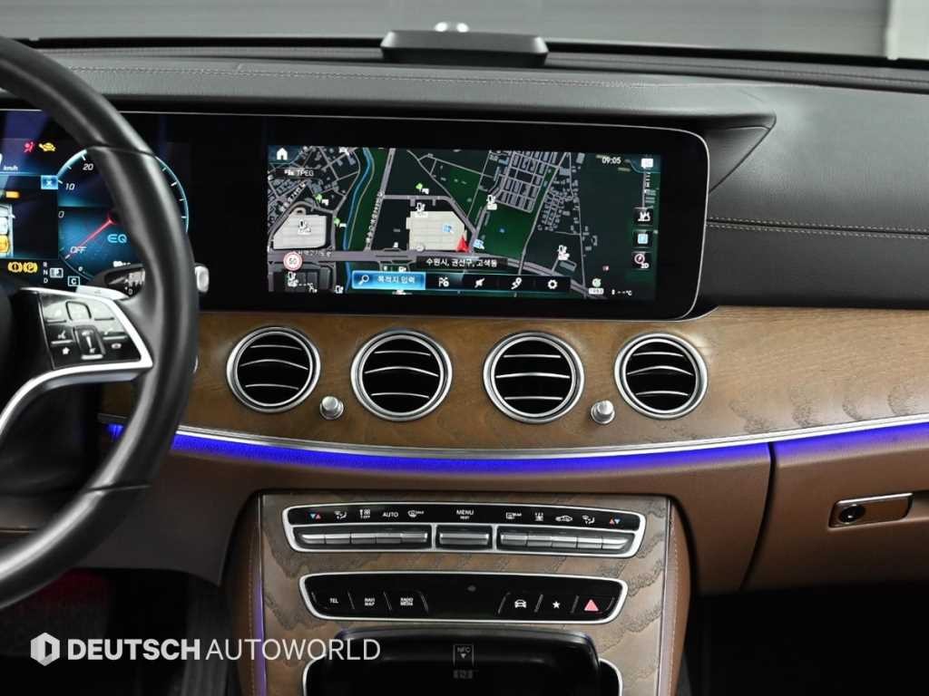 벤츠 E 클래스 E-클래스 W213 E300e 4MATIC 익스클루시브 이미지 14