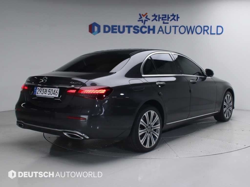 벤츠 E 클래스 E-클래스 W213 E300e 4MATIC 익스클루시브 이미지 2