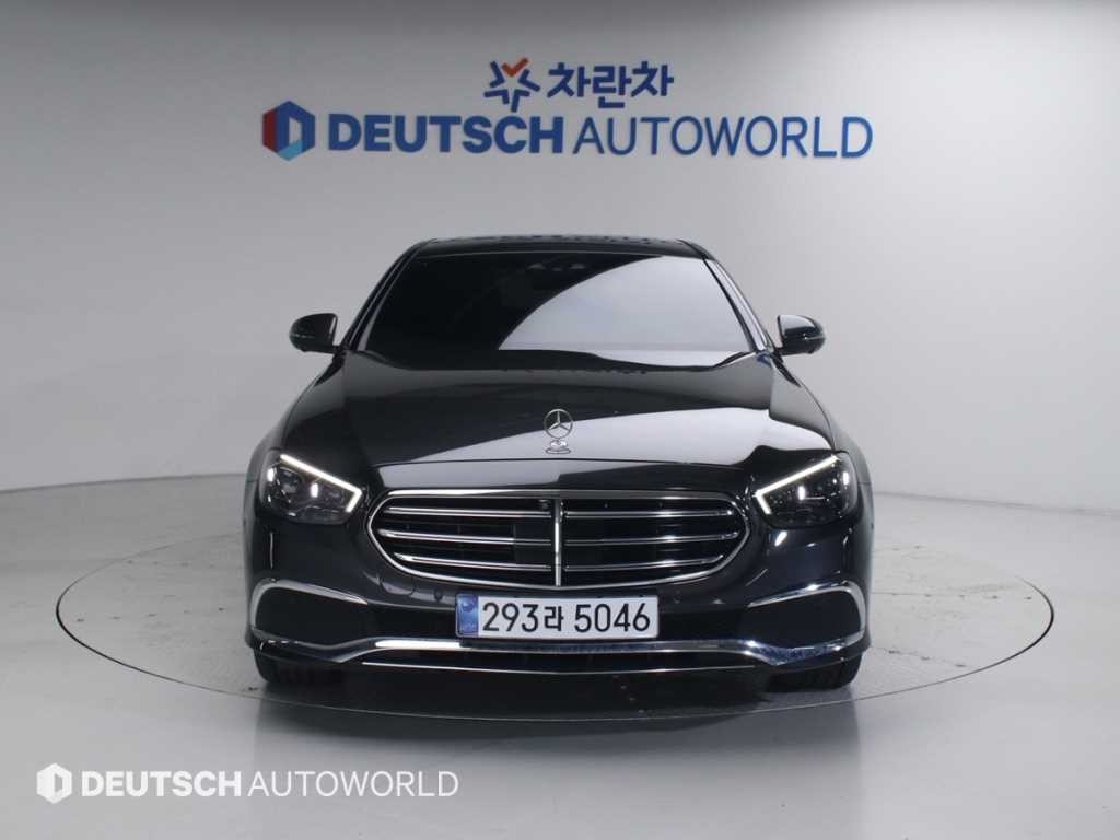 벤츠 E 클래스 E-클래스 W213 E300e 4MATIC 익스클루시브 이미지 3