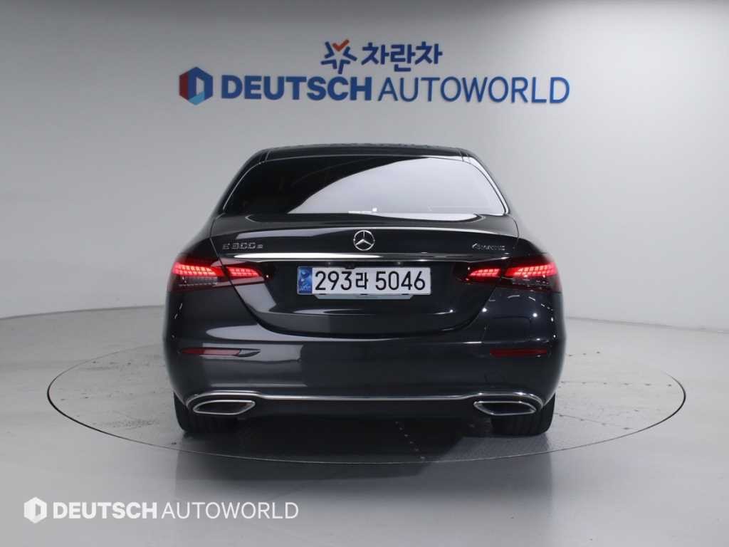 벤츠 E 클래스 E-클래스 W213 E300e 4MATIC 익스클루시브 이미지 4