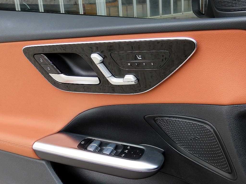 벤츠 C 클래스 C클래스 W206 C300 4MATIC 아방가르드 이미지 11
