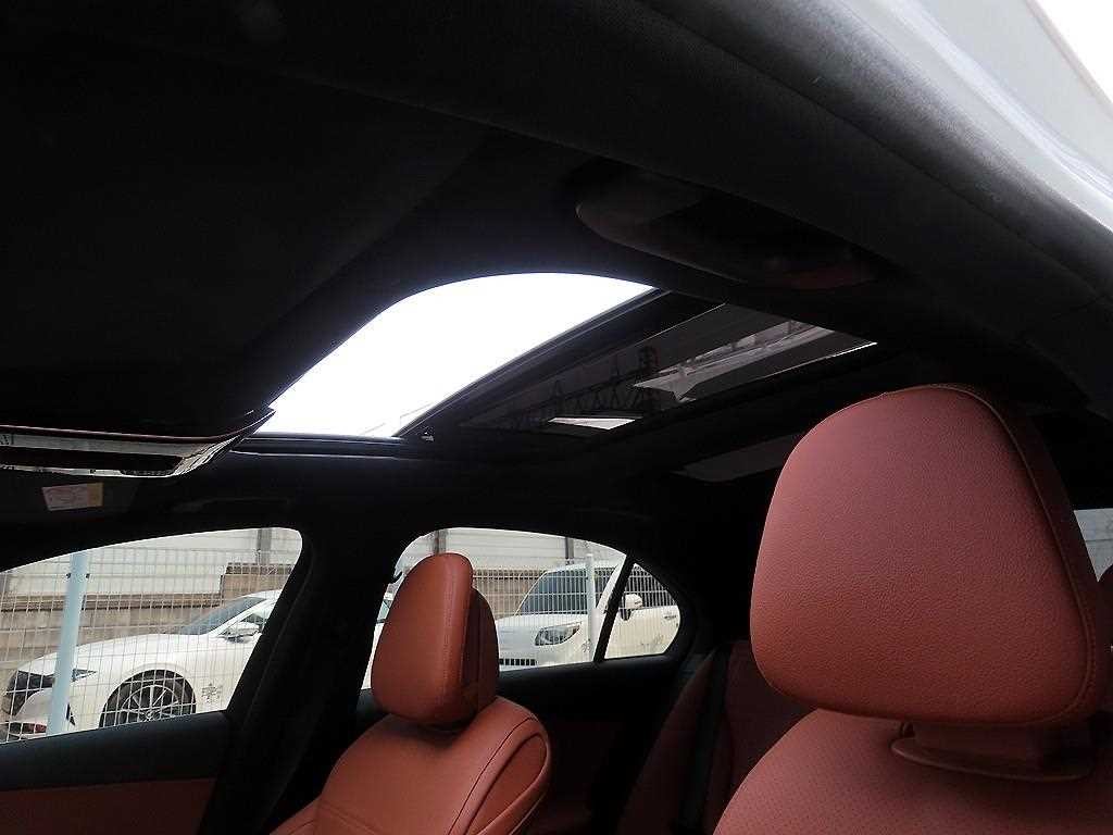 벤츠 C 클래스 C클래스 W206 C300 4MATIC 아방가르드 이미지 17