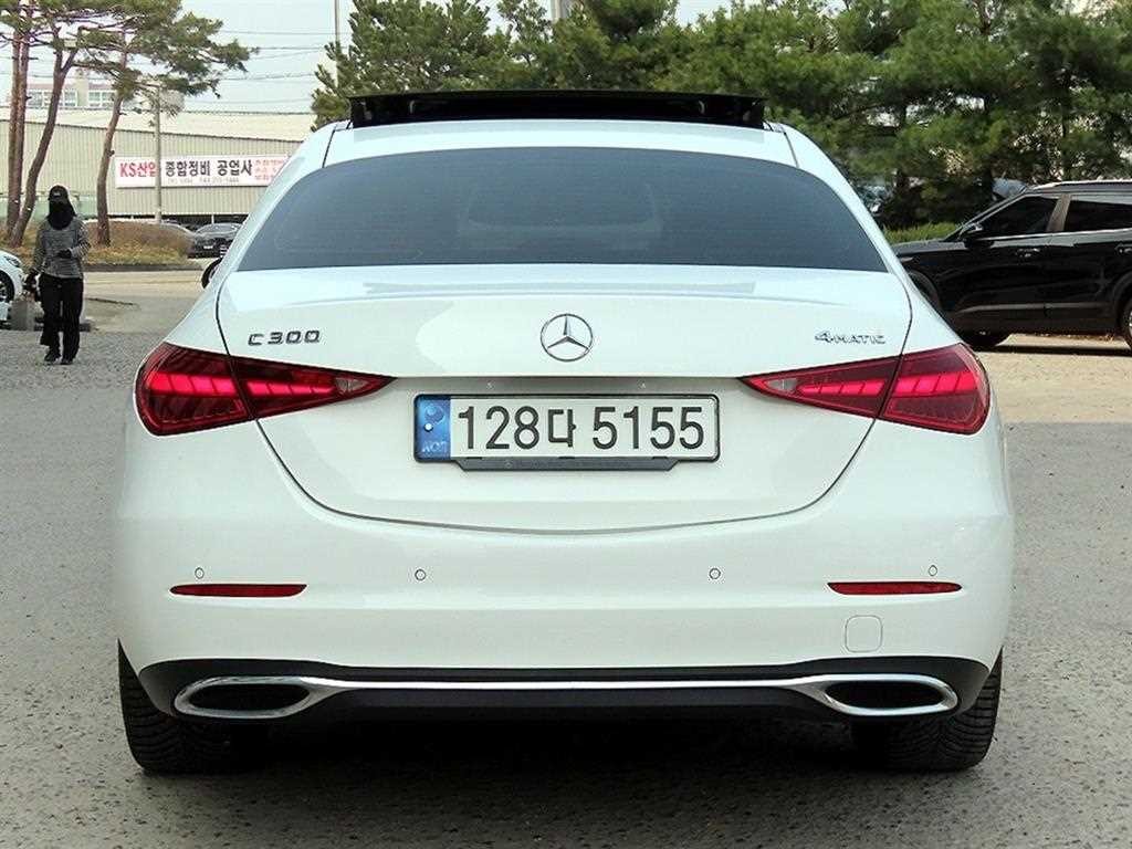 벤츠 C 클래스 C클래스 W206 C300 4MATIC 아방가르드 이미지 4