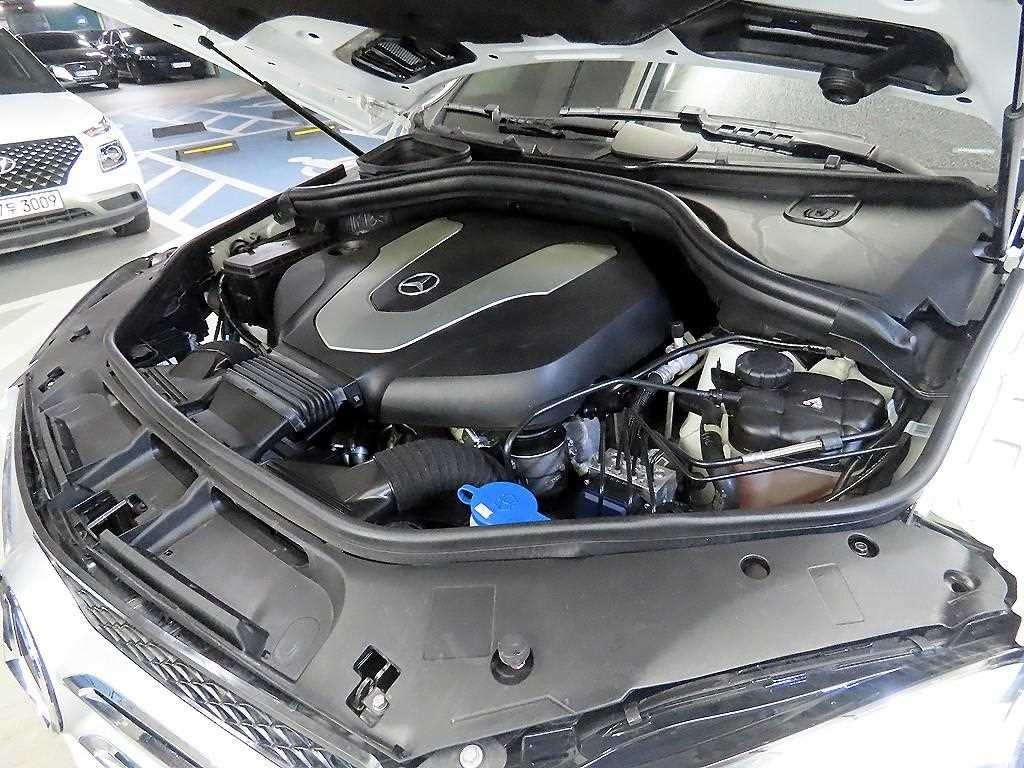 벤츠 GLE 클래스 GLE 클래스 W166 GLE 350 d 4MATIC 이미지 19