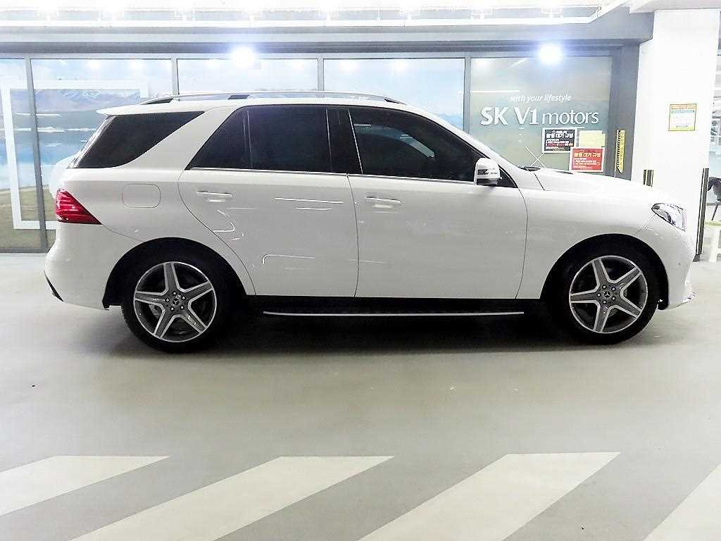 벤츠 GLE 클래스 GLE 클래스 W166 GLE 350 d 4MATIC 이미지 3