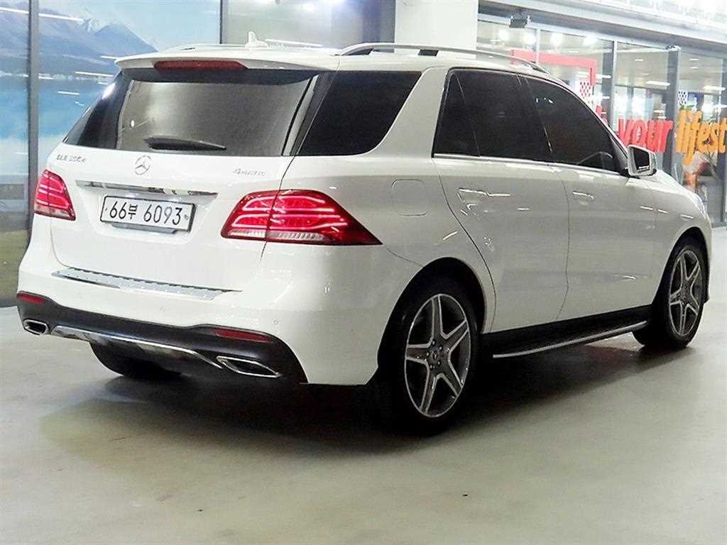 벤츠 GLE 클래스 GLE 클래스 W166 GLE 350 d 4MATIC 이미지 4