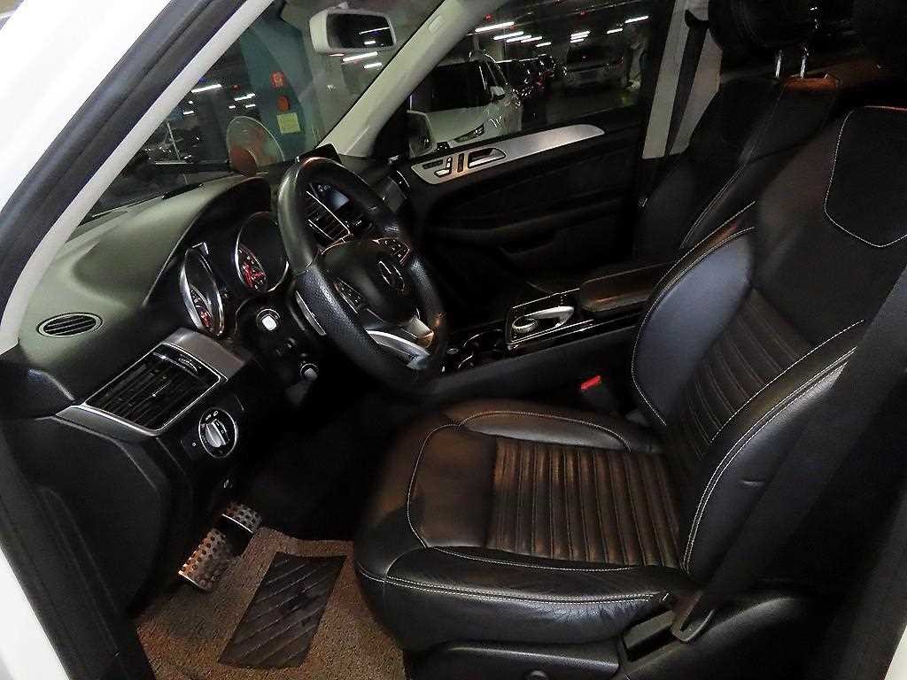 벤츠 GLE 클래스 GLE 클래스 W166 GLE 350 d 4MATIC 이미지 6