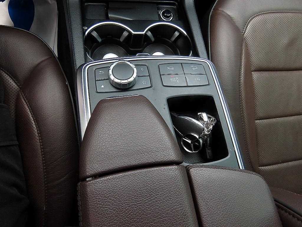 벤츠 M 클래스 뉴 M클래스 W166 ML350 블루텍 4매틱 이미지 12