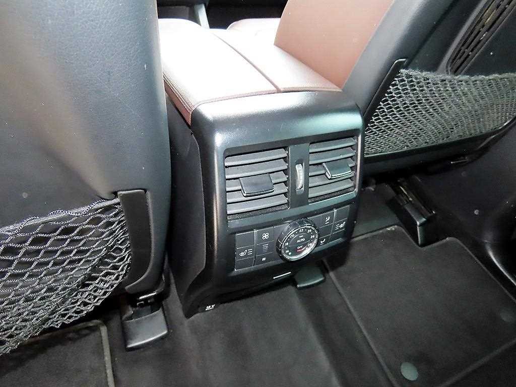 벤츠 M 클래스 뉴 M클래스 W166 ML350 블루텍 4매틱 이미지 16