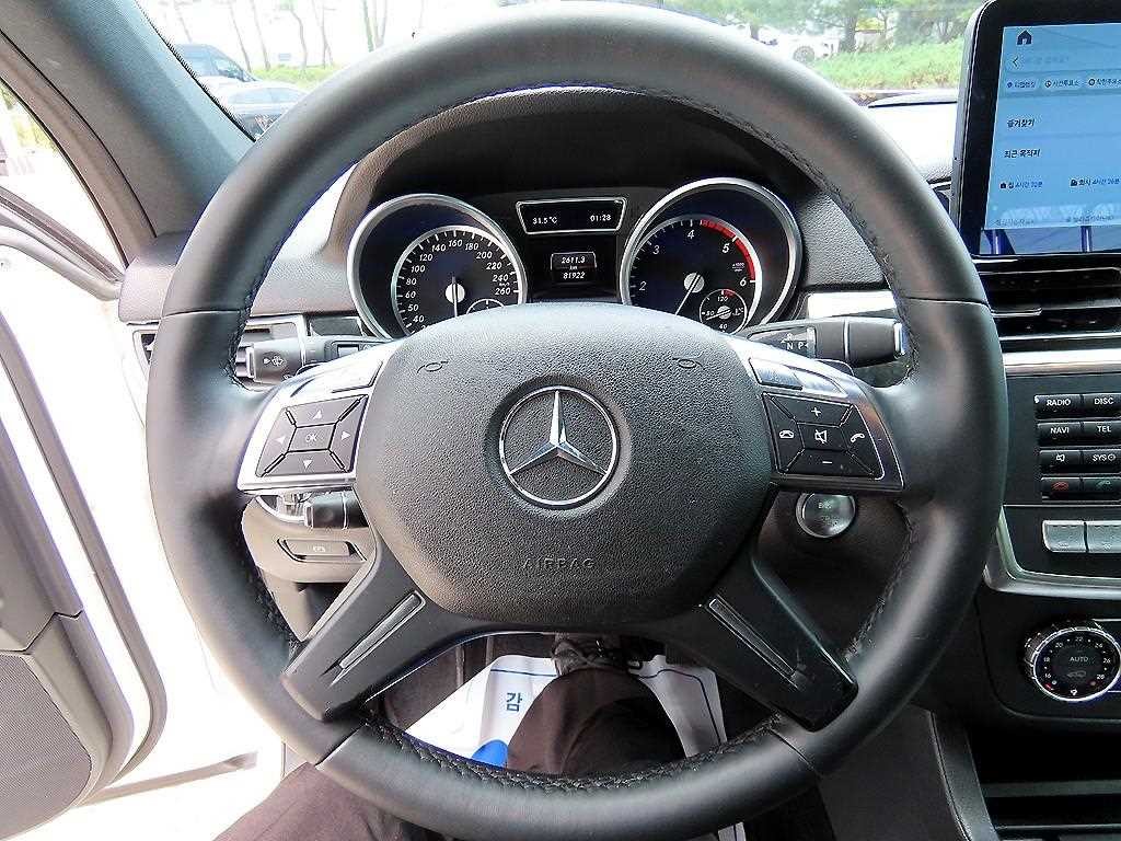 벤츠 M 클래스 뉴 M클래스 W166 ML350 블루텍 4매틱 이미지 8