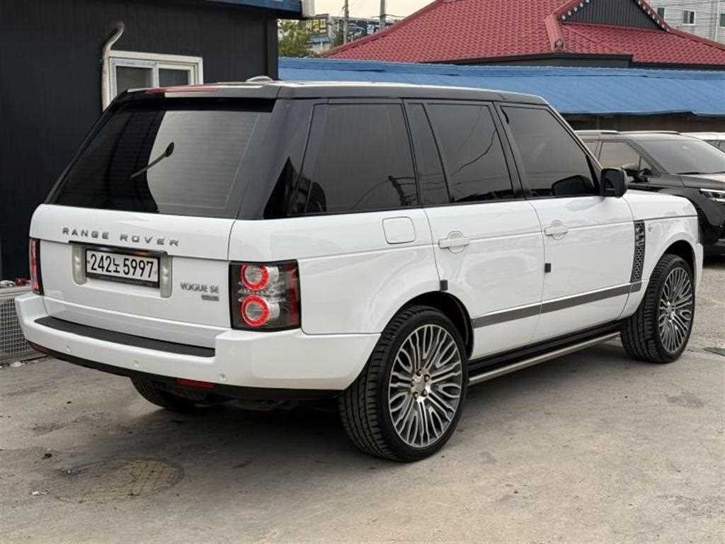 랜드로버 레인지로버 4.4 TDV8 VOGUE 이미지 4