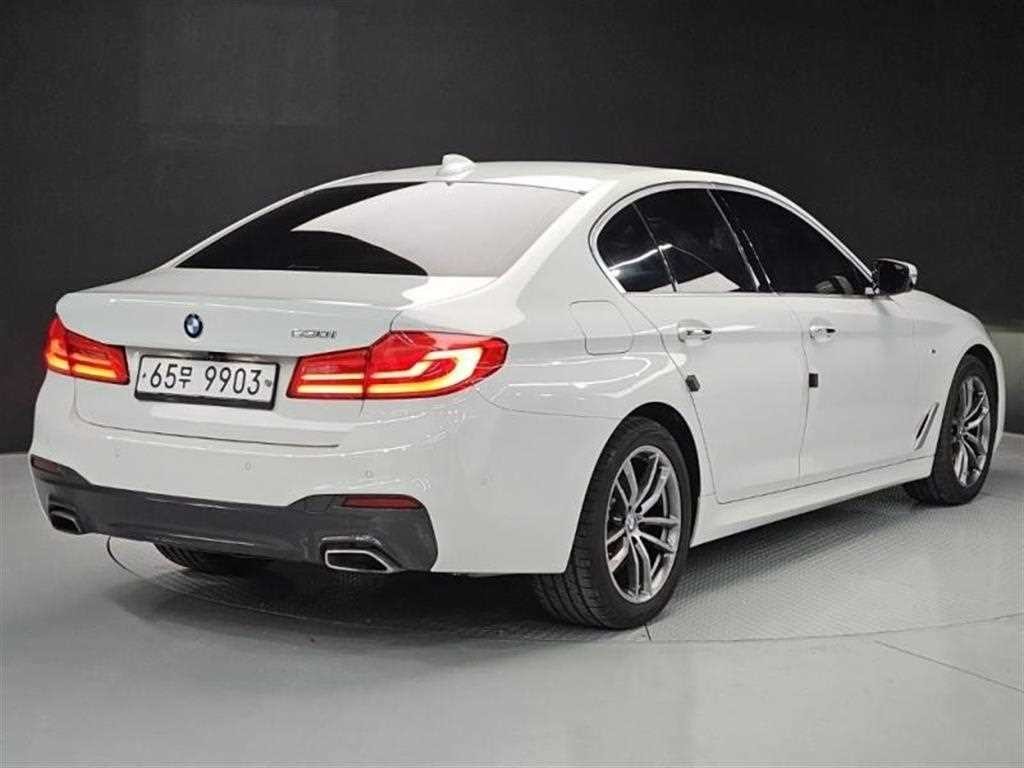 BMW 5시리즈 5시리즈 (G30) 530i M 스포츠 플러스 이미지 4