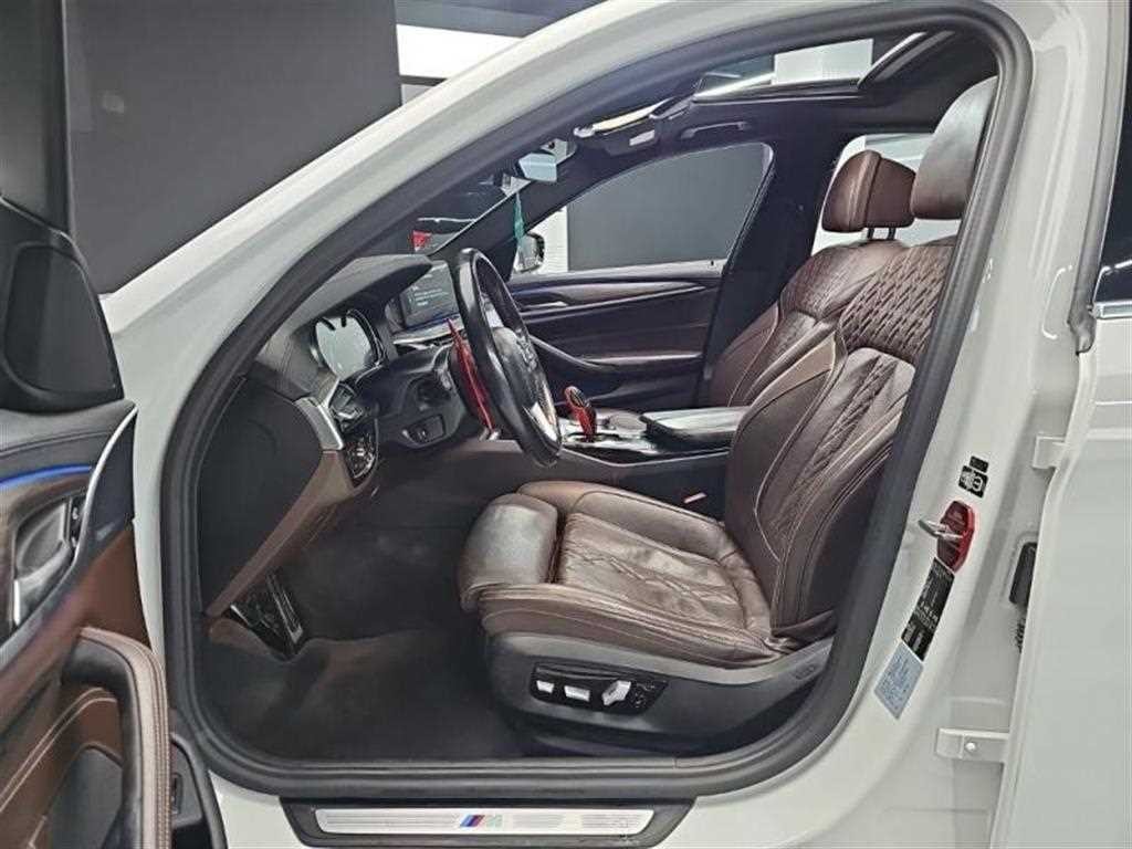 BMW 5시리즈 5시리즈 (G30) 530i M 스포츠 플러스 이미지 5