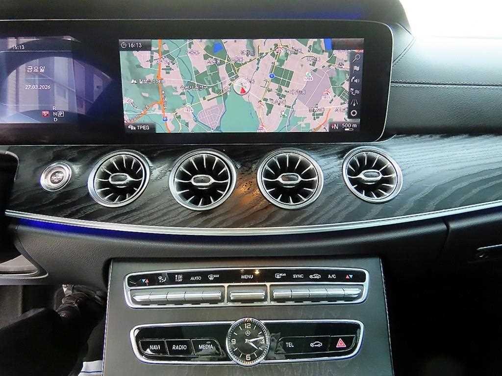 벤츠 E 클래스 E-클래스 W213 E220d 쿠페 이미지 14