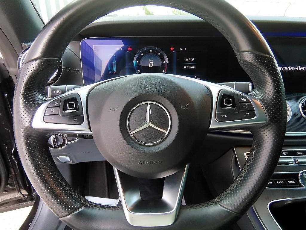 벤츠 E 클래스 E-클래스 W213 E220d 쿠페 이미지 8