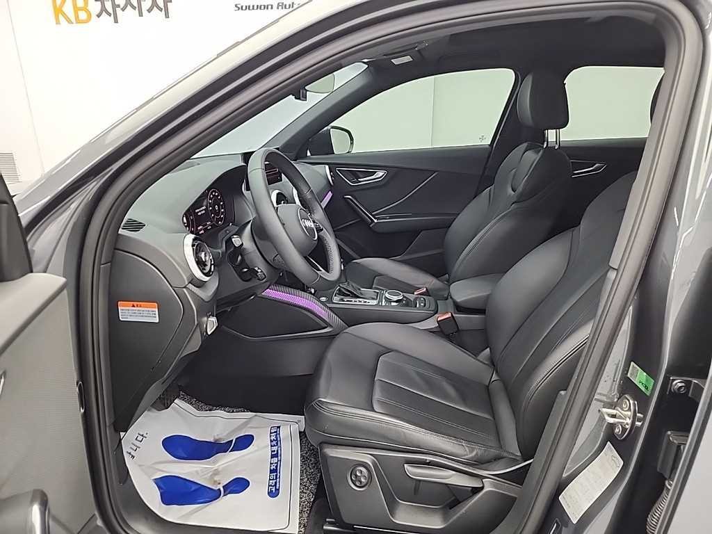 아우디 Q2 35 TDI 프리미엄 이미지 11