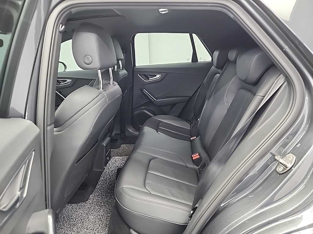 아우디 Q2 35 TDI 프리미엄 이미지 12