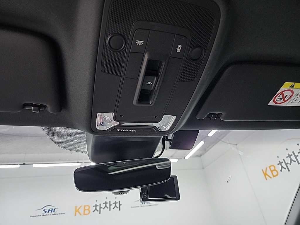 아우디 Q2 35 TDI 프리미엄 이미지 17