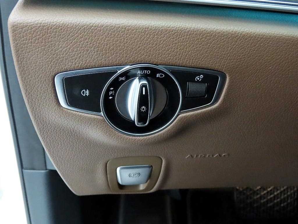 벤츠 E 클래스 E-클래스 W213 E300 아방가르드 이미지 12